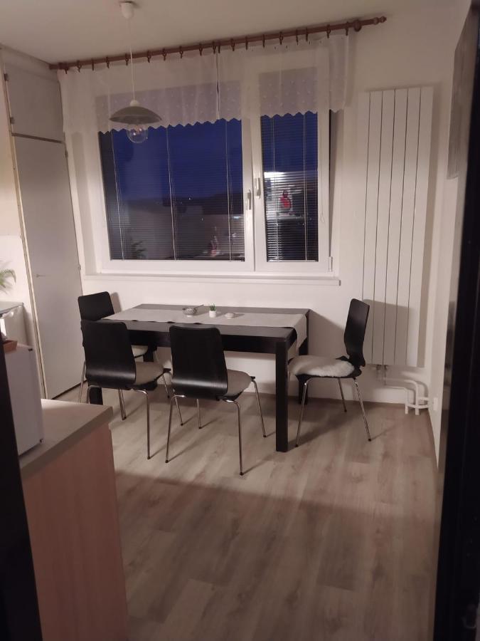 Appartement Byt Pro Dva à Blansko Extérieur photo