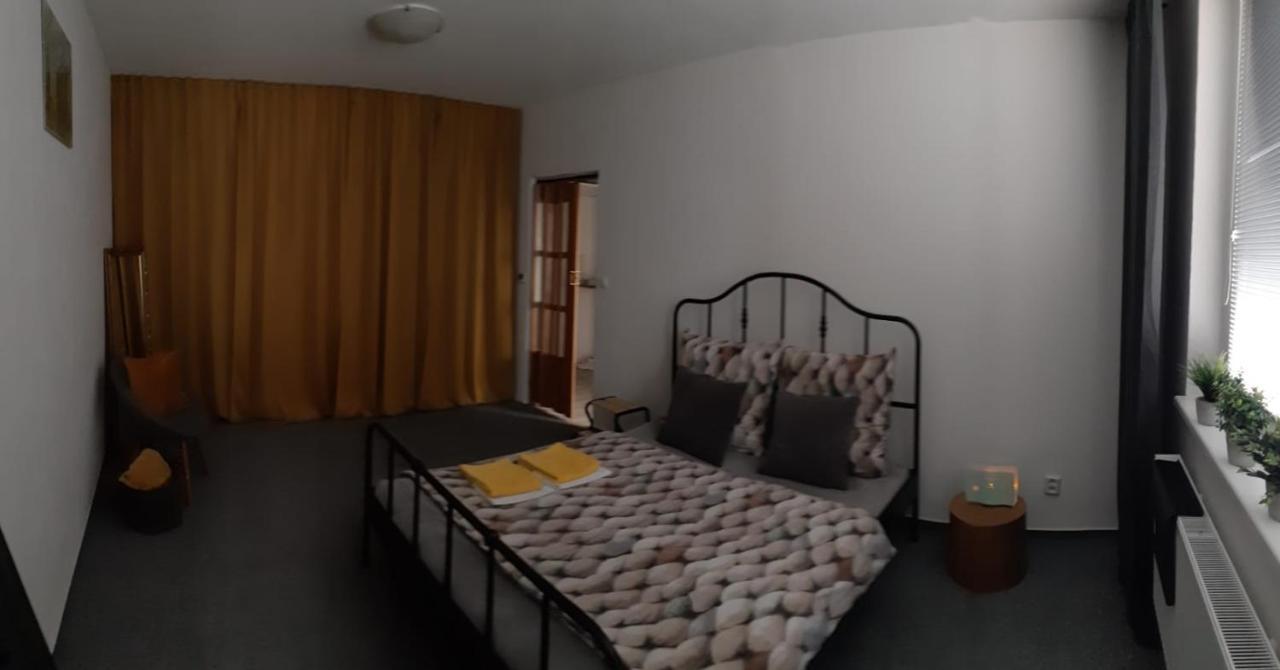 Appartement Byt Pro Dva à Blansko Extérieur photo